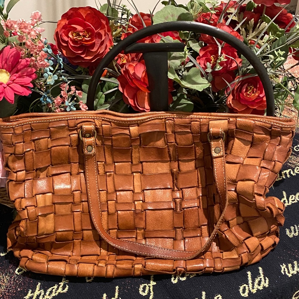 Elegant Woven Leather Tote - Tan